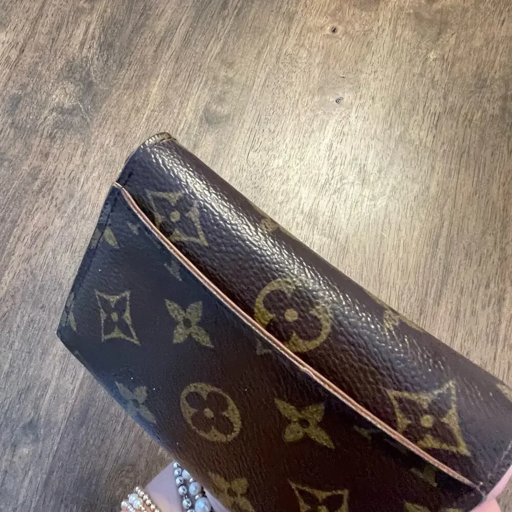 Louis Vuitton used $1 that’s